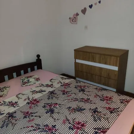 Apartment Sweet Split